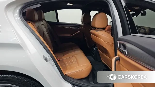 BMW 5 Series (G30) 2018 Белый из Кореи, фото 3