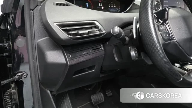 Peugeot 5008 second generation 2020 Черный из Кореи, фото 3