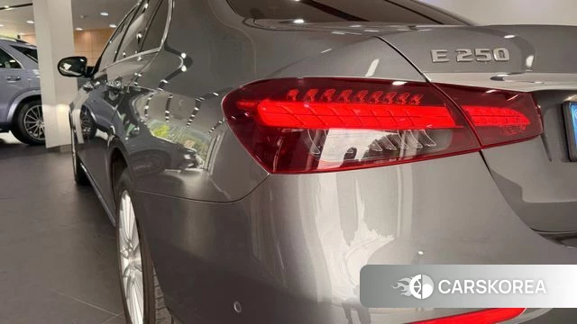 Mercedes-Benz E-Class W213 2022 Серый из Кореи, фото 3