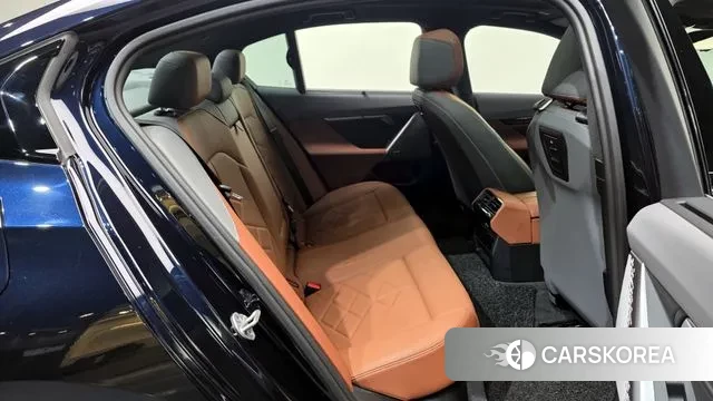 BMW 5 Series (G60) 2023 Синий из Кореи, фото 3