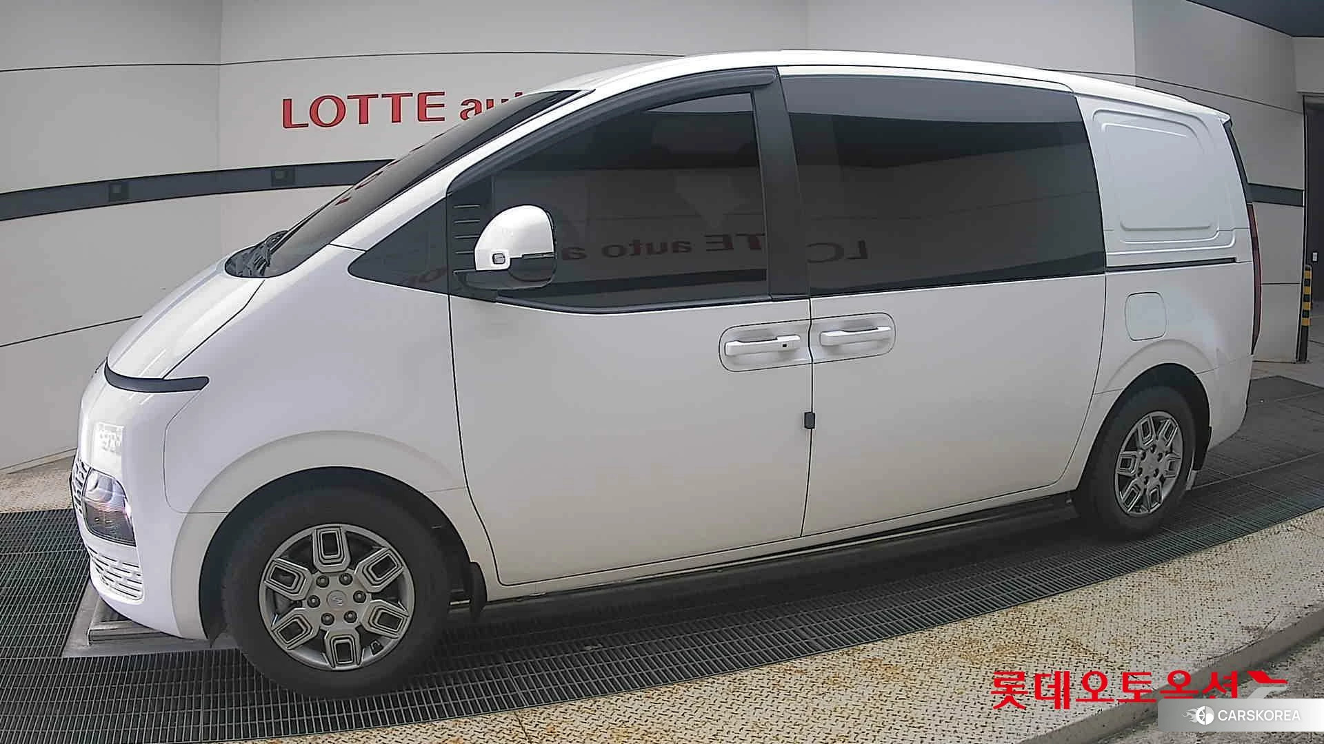 Hyundai Staria 2022 Белый из Кореи, фото 3