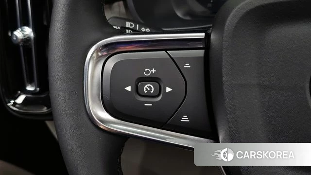 Volvo XC40 2023 Белый из Кореи, фото 3