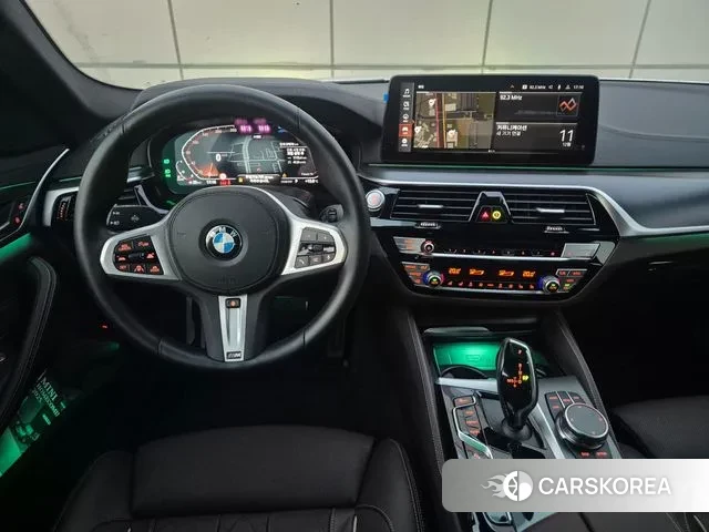 BMW 5 Series (G30) 2023 Белый из Кореи, фото 3