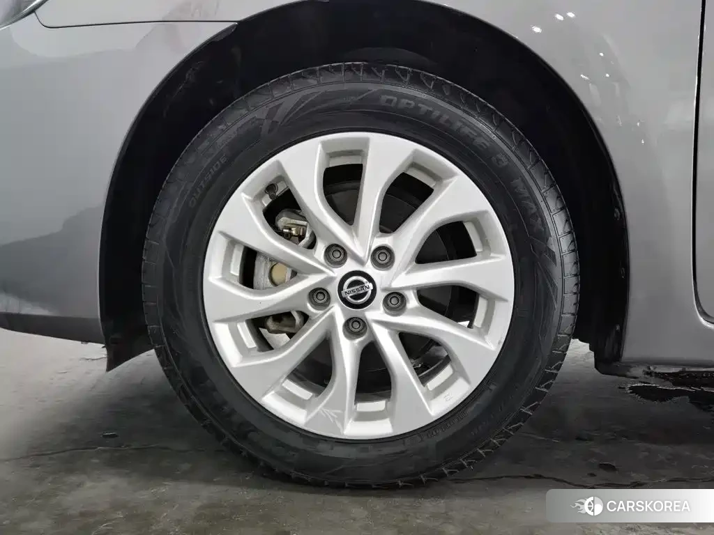 Nissan Sylphy 2023 Silver/gray из Китая, фото 4