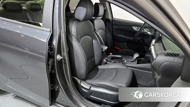 Kia The New K3 2nd generation 2023 Серый из Кореи, фото 3