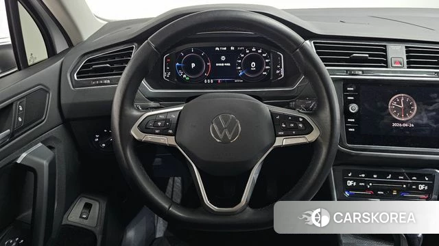 Volkswagen Tiguan second Generation 2021 Белый из Кореи, фото 3