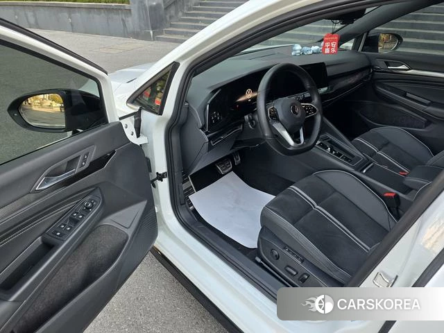 Volkswagen Golf 2023 Белый из Китая, фото 3