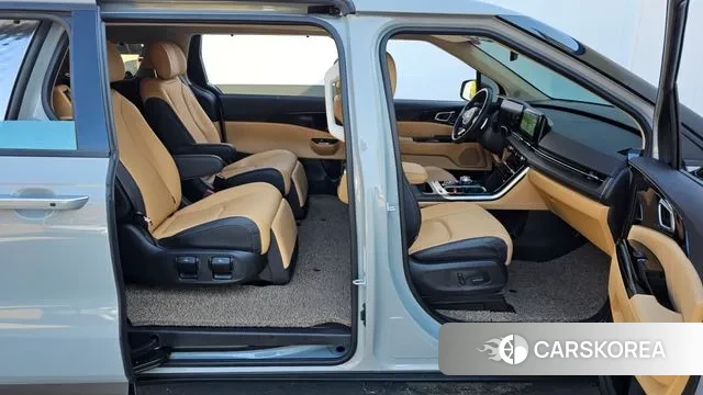 Kia Carnival 4th generation 2023 Серебристо-серый из Кореи, фото 3