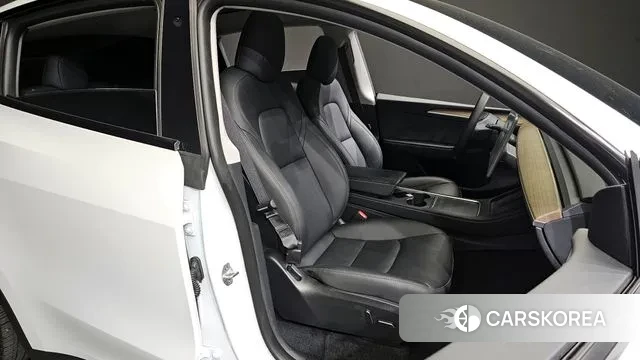 Tesla Model Y 2023 Белый из Кореи, фото 3