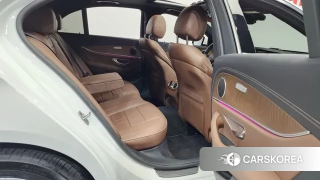 Mercedes-Benz E-Class W213 2022 Белый из Кореи, фото 3