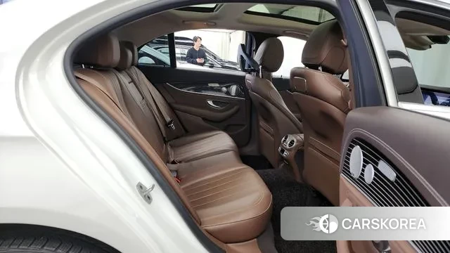 Mercedes-Benz E-Class W213 2020 Белый из Кореи, фото 3