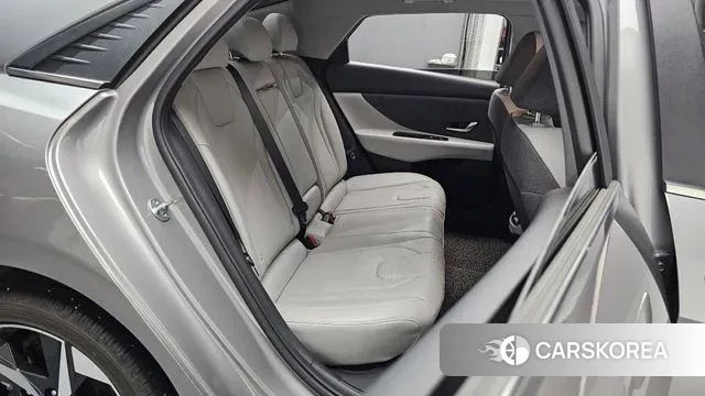 Hyundai Avante (CN7) 2021 Серебристо-серый из Кореи, фото 3