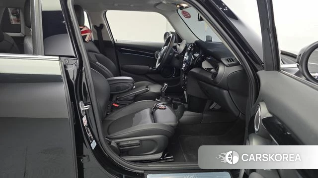 Mini Cooper 2023 Черный из Кореи, фото 3