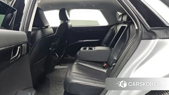 Hyundai Grandeur (GN7) 2024 Серебристо-серый из Кореи, фото 3