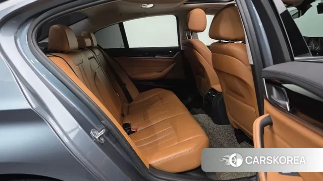 BMW 5 Series (G30) 2018 Серебристо-серый из Кореи, фото 3