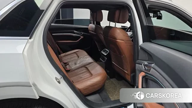 Audi e-Tron 2020 Белый из Кореи, фото 3