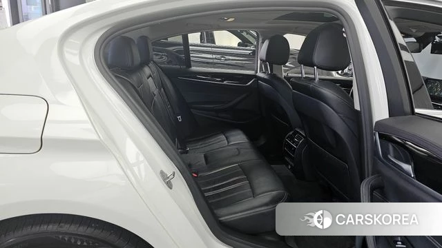 BMW 5 Series (G30) 2018 Белый из Кореи, фото 3
