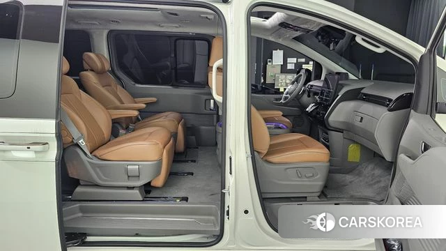Hyundai Staria 2023 Белый из Кореи, фото 3