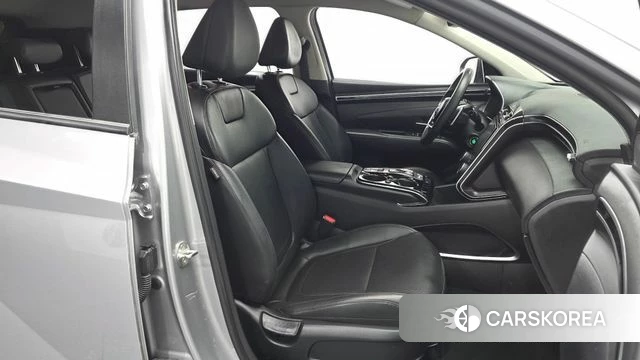 Hyundai Tucson (NX4) 2022 Серебристо-серый из Кореи, фото 3