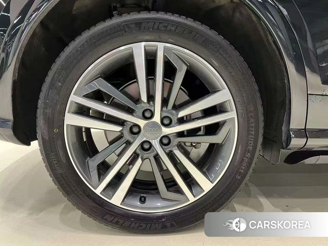 Audi Q5L 2020 Черный из Китая, фото 3