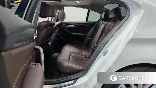 BMW 5 Series (G30) 2018 Белый из Кореи, фото 3