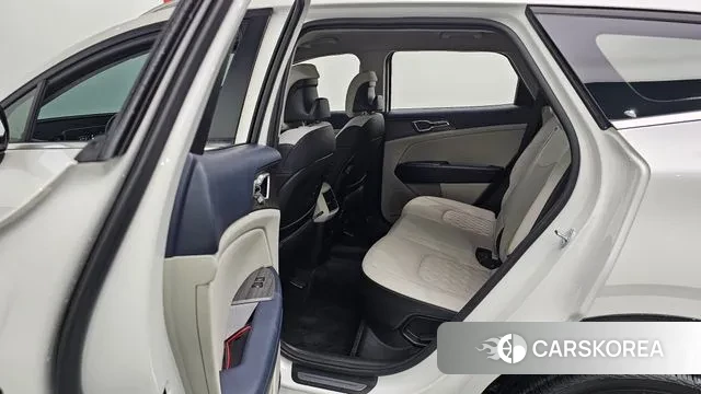 Kia Sportage 5th Generation 2023 Белый из Кореи, фото 3