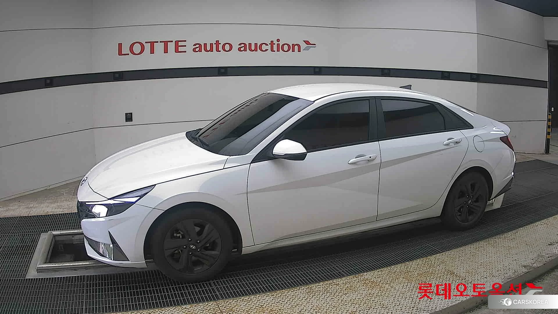 Hyundai Avante 2023 Atlas White из Кореи, фото 3