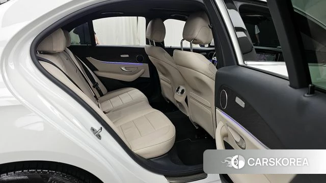 Mercedes-Benz E-Class W213 2023 Белый из Кореи, фото 3