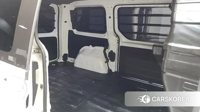 Hyundai Staria 2023 Белый из Кореи, фото 3