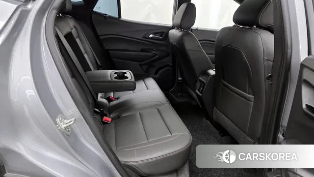 Chevrolet (GM Daewoo) Trax Crossover 2024 Серебряный из Кореи, фото 3