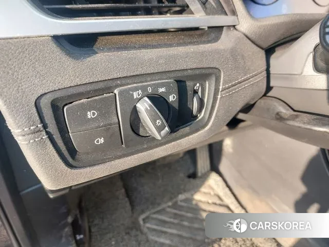 BMW X1 (F48) 2021 Черный из Кореи, фото 3