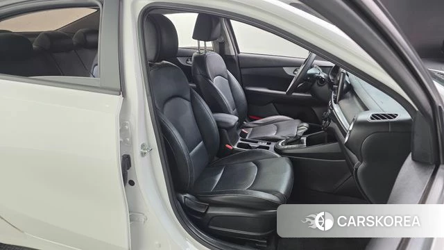 Kia The New K3 2nd generation 2022 Белый из Кореи, фото 3
