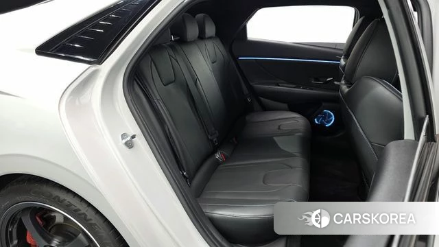 Hyundai Avante (CN7) 2021 Серебристо-серый из Кореи, фото 3