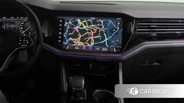 Volkswagen Touareg 3rd generation 2021 Белый из Кореи, фото 3