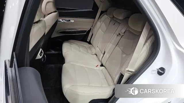 Genesis GV70 2023 Белый из Кореи, фото 3