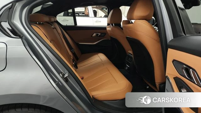 BMW 3 Series (G20) 2024 Серебристо-серый из Кореи, фото 3