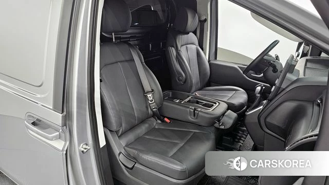 Hyundai Staria 2023 Серебряный из Кореи, фото 3