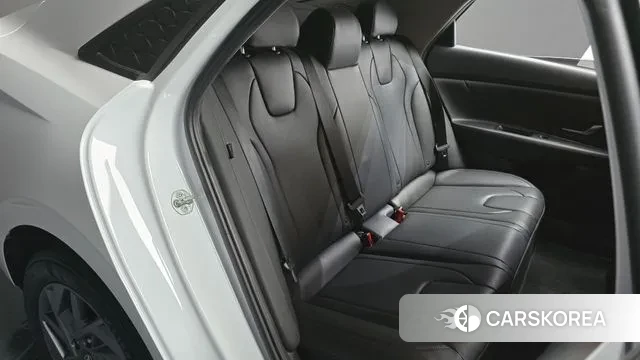 Hyundai The New Avante (CN7) 2023 Белый из Кореи, фото 3