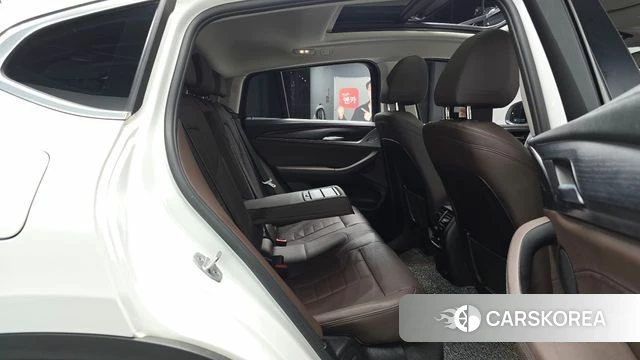 BMW X4 (G02) 2024 Белый из Кореи, фото 3