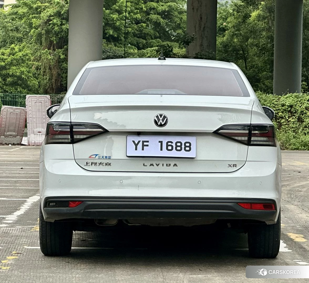 Volkswagen Lavida 2023 Белый из Китая, фото 3