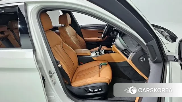 BMW 5 Series (G30) 2023 Белый из Кореи, фото 3