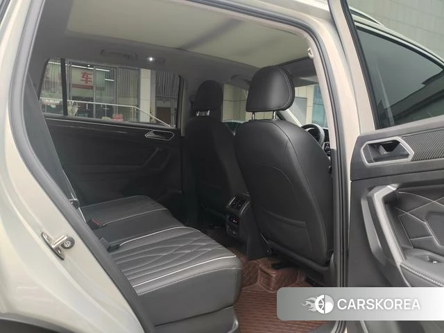 Volkswagen Tiguan L 2023 Шампань из Китая, фото 3
