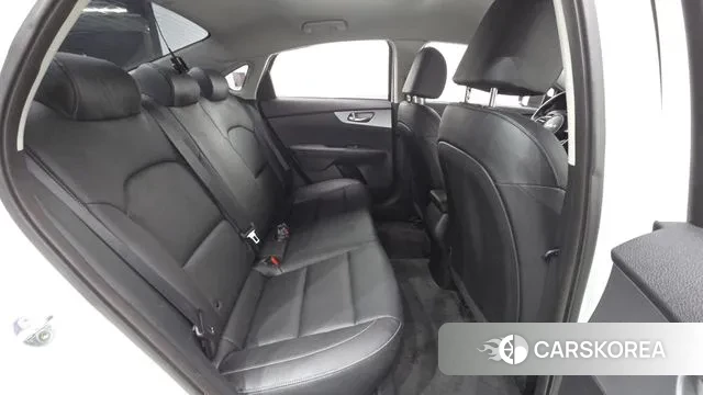 Kia The New K3 2nd generation 2021 Белый из Кореи, фото 3