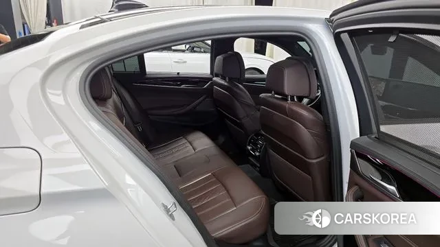 BMW 5 Series (G30) 2023 Белый из Кореи, фото 3