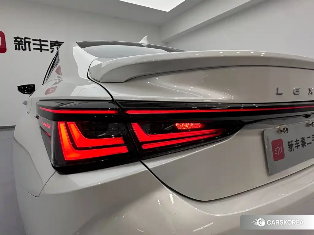 Lexus ES 2025 Белый из Китая, фото 3