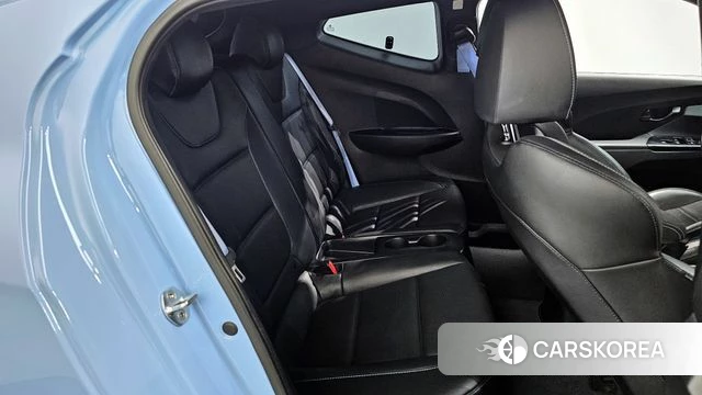 Hyundai Veloster (JS) 2018 Светло-серебряный цвет из Кореи, фото 3
