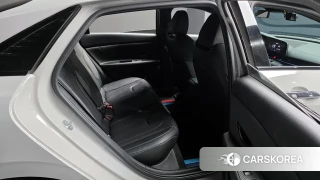 Hyundai Avante (CN7) 2021 Серебристо-серый из Кореи, фото 3