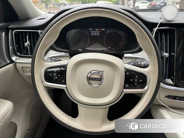 Volvo S60 3rd generation 2021 Красный из Кореи, фото 3