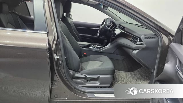 Toyota Camry (XV70) 2021 Коричневый из Кореи, фото 3