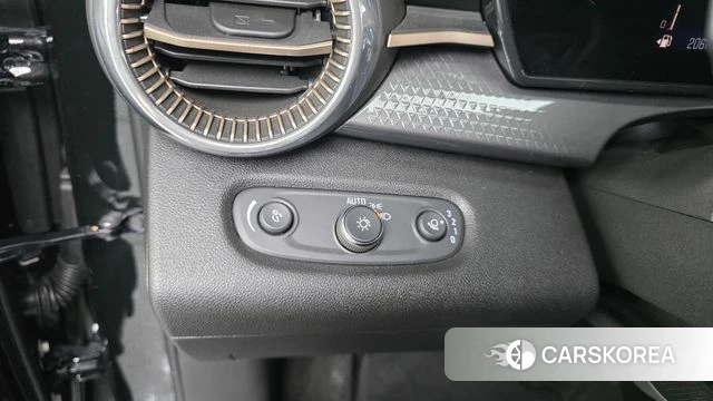 Chevrolet (GM Daewoo) Trax Crossover 2023 Черный из Кореи, фото 3